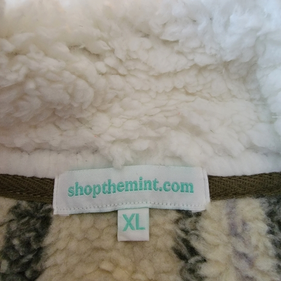 Sherpa zipup pull over. - Picture 5 of 7